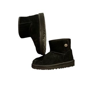 UGG Jona Boots. Snap sides. Black. (1)